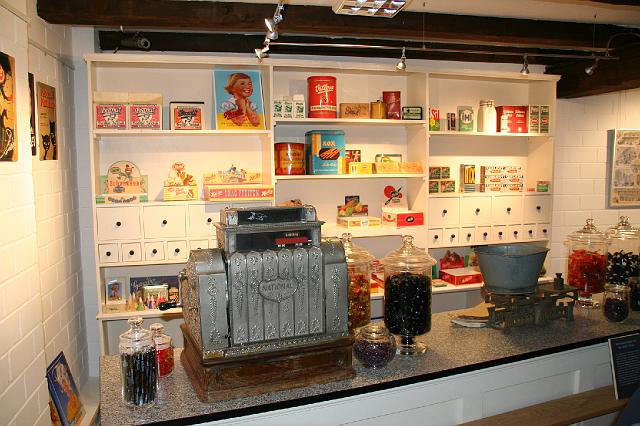 69 im Tante-Emma-Laden.jpg